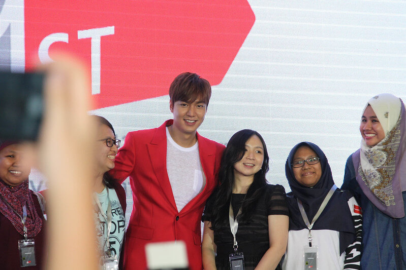 Lee Min Ho and fans (Cheon Fong Liew - CC)