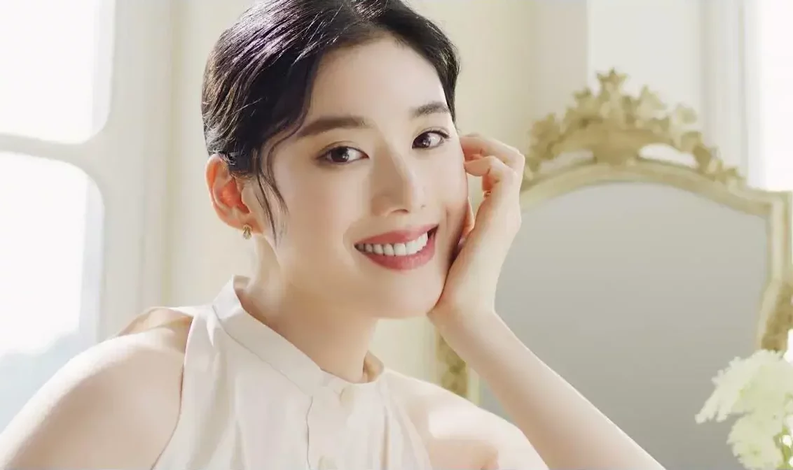 Clé de Peau Beauté’s brand ambassador Jung Eun-chae